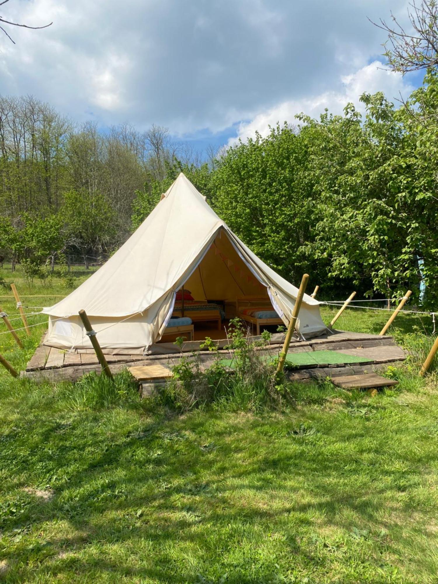 Loire Valley Llama Farm Stay Saint-Cyr-Les-Champagnes Esterno foto
